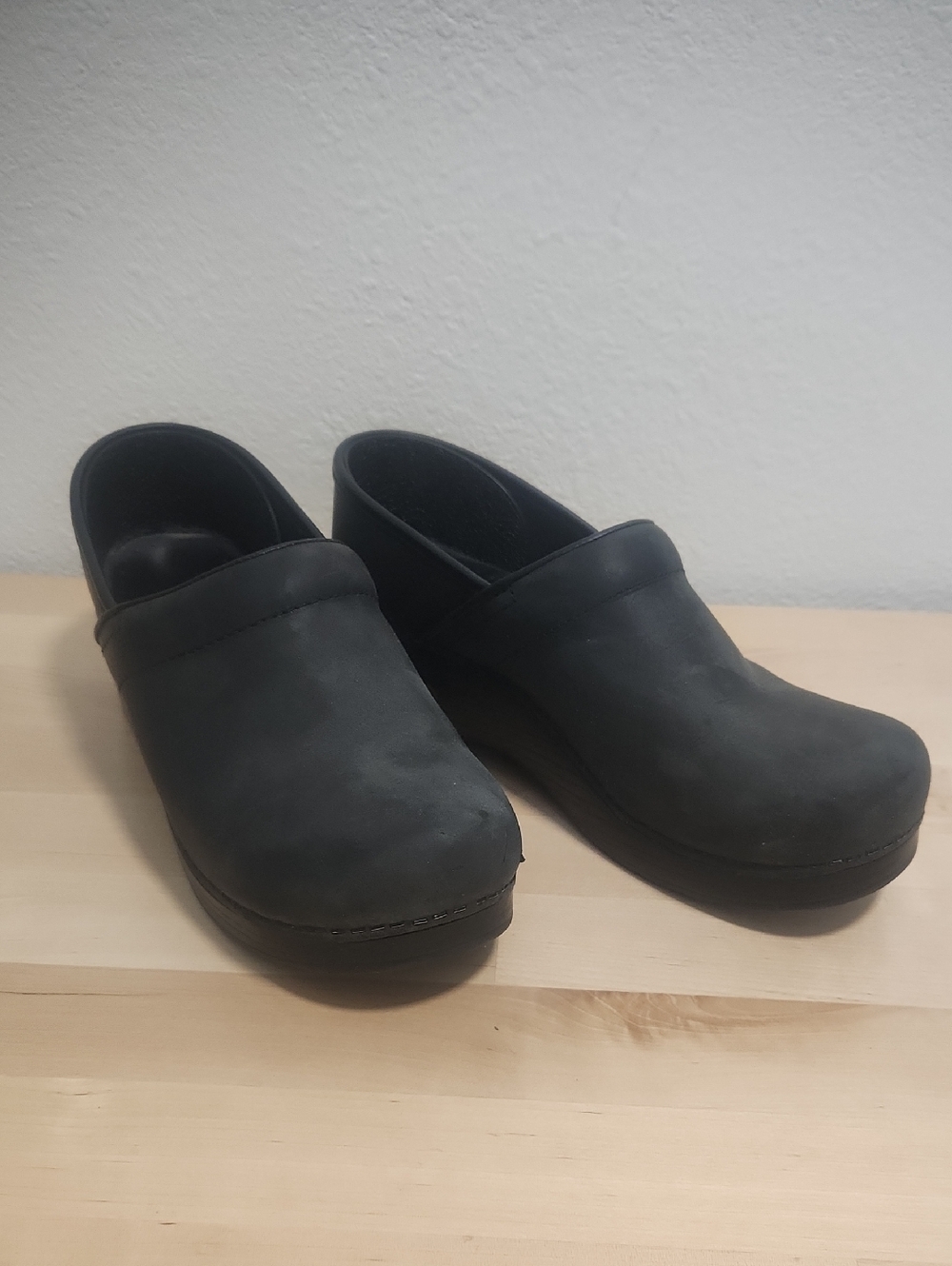 Dansko Womens 39 Professional Clogs Natual Black Leather
